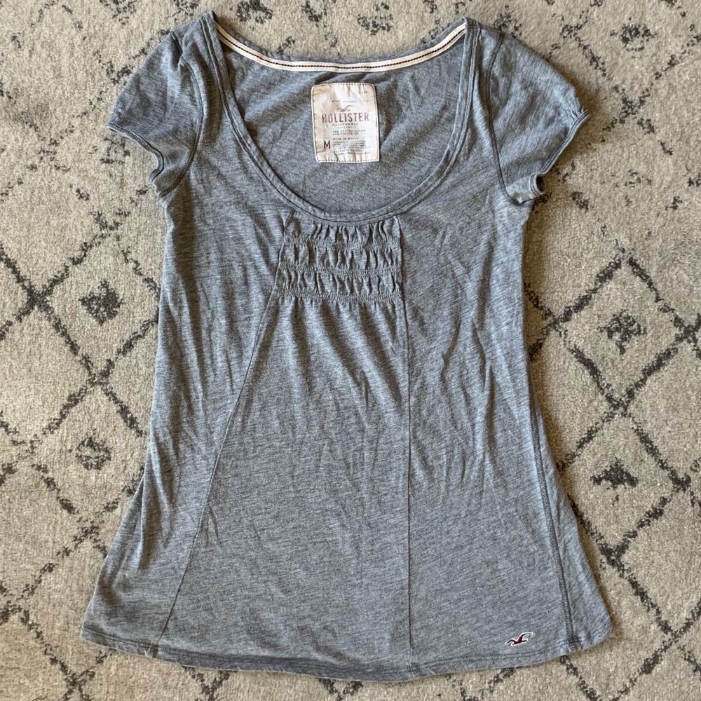 Grey Hollister t-shirt